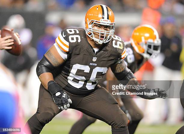 Offensive linemen Shawn Lauvao of the Cleveland Browns sets up in pass protection during a game against the Buffalo Bills at FirstEnergy Stadium in...