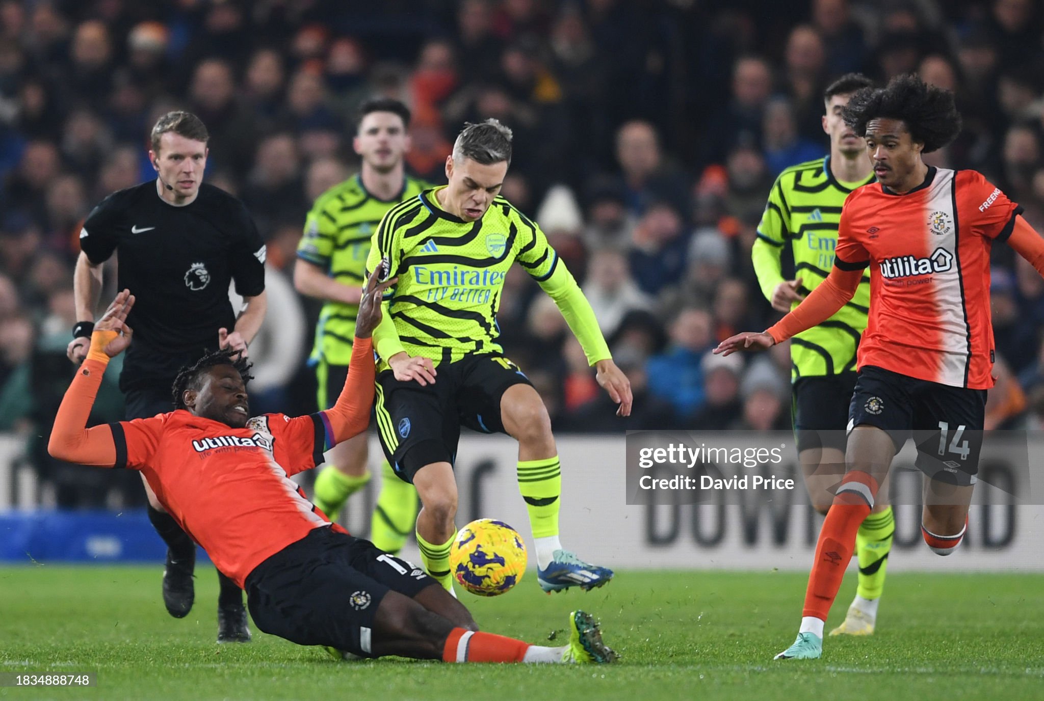 In a thrilling seven-goal match at Luton, Arsenal secures the win
