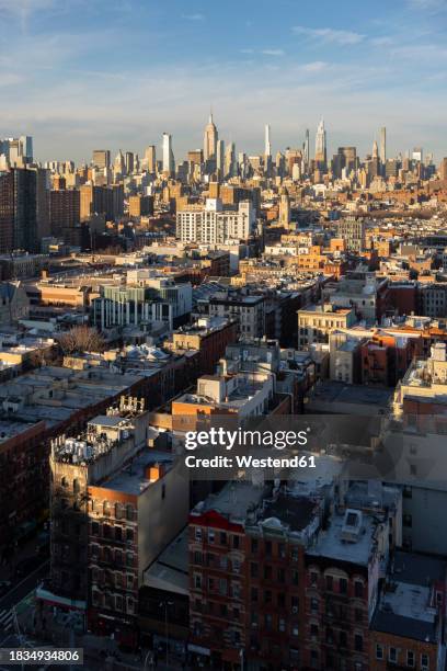 residential buildings in lower manhattan, new york city - lower east side stockfoto's en -beelden