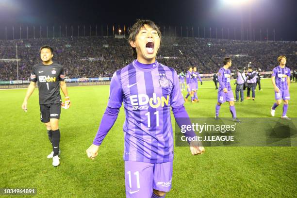 Hisato Sato of Sanfrecce Hiroshima celebrates the team's 4-3 aggregate victory in the J.League Championship second leg match between Sanfrecce...