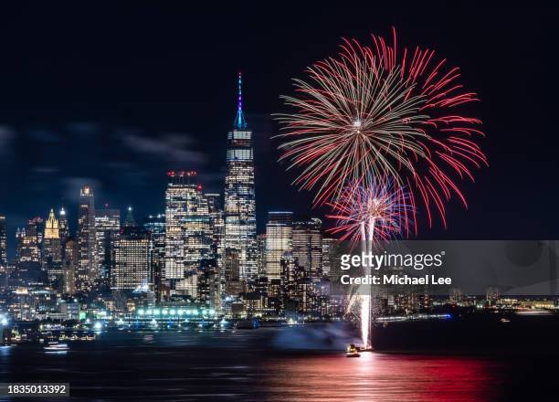 diwali fireworks and lower manhattan skyline - festival pier stock pictures, royalty-free photos & images