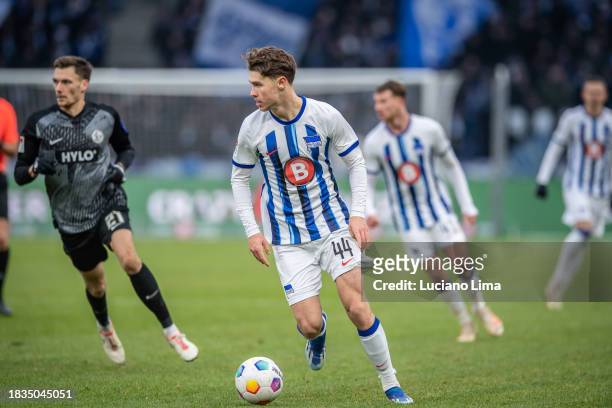 Linus Gechter of Hertha BSC in action during the Second Bundesliga match between Hertha BSC and SV Elversberg at Olympiastadion on December 03, 2023...