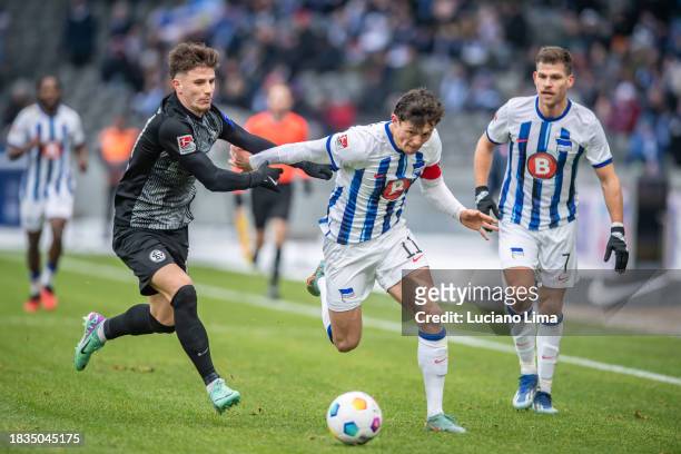 Hugo Vandermersch of SV Elversberg battles for possession with Fabian Reese of Hertha BSC during the Second Bundesliga match between Hertha BSC and...