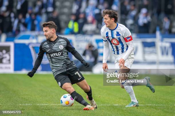 Fabian Reese of Hertha BSC in action pressured by Manuel Feil of SV Elversberg during the Second Bundesliga match between Hertha BSC and SV...