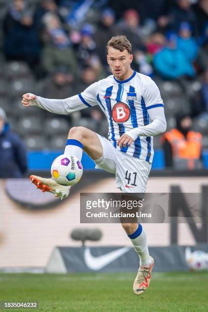 Pascal Klemens of Hertha BSC in action during the Second Bundesliga match between Hertha BSC and SV Elversberg at Olympiastadion on December 03, 2023...