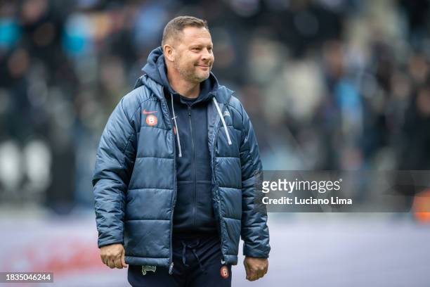 Coach Pal Dardai of Hertha BSC looks on before the Second Bundesliga match between Hertha BSC and SV Elversberg at Olympiastadion on December 03,...