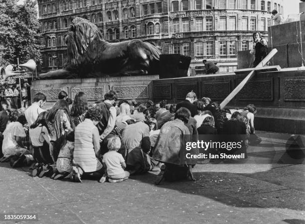 American Christian preacher Arthur Blessitt addresses a congregation in Trafalgar Square, London, before beginning his walk to Edinburgh, carrying a...