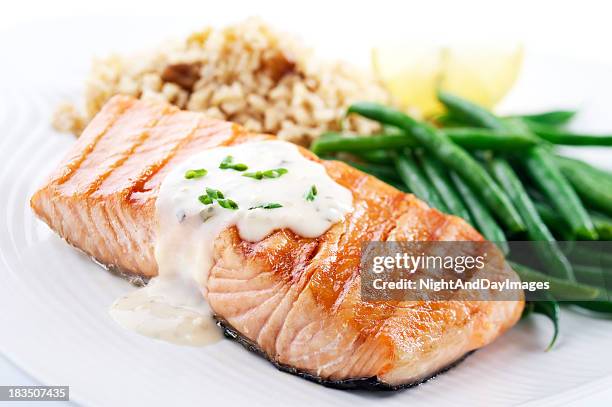 healthy salmon dinner - saus stockfoto's en -beelden