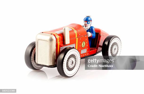 roten metall spielzeug auto mit fahrer - blech stock-fotos und bilder