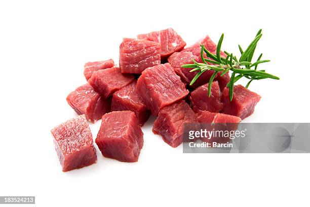 cubos de carne de vaca - chopped imagens e fotografias de stock