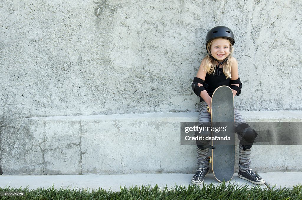 Happy Skateboard-Mädchen