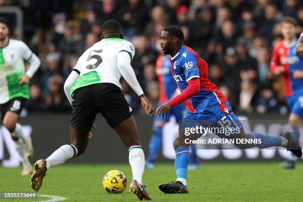 Crystal Palace's German midfielder Jeffrey Schlupp runs with the ball during the English Premier League football match between Crystal Palace and...