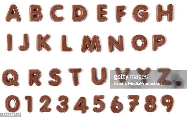 cioccolato alfabeto con clipping path - testo foto e immagini stock