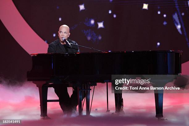 Pascal Obispo performs on La Fete de la Chanson Francaise on January 16, 2008 in Paris, France.