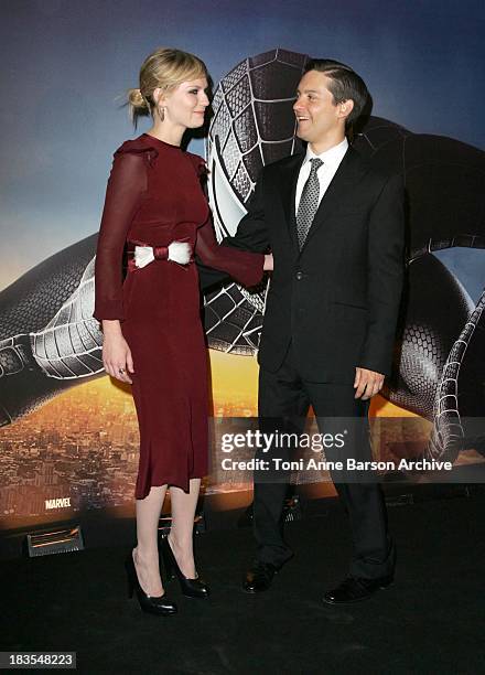 Tobey Maguire & Kirsten Dunst Photos and Premium High Res Pictures
