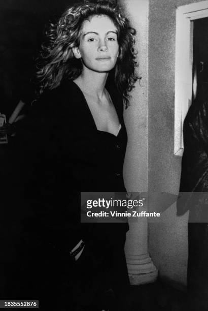 American actress Julia Roberts attends the 61st Academy Awards, held at the Shrine Auditorium in Los Angeles, California, 29th March 1989.
