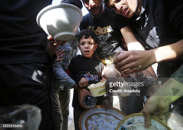 Displaced Palestinians in Deir Al-Balah face hunger and lack of water amid Israeli attacks