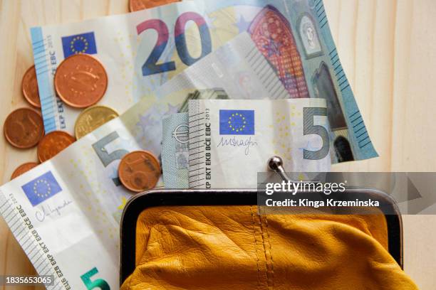 cash in a purse - bonus pay stock pictures, royalty-free photos & images