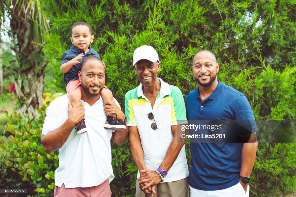 Padre, tío y abuelo con niño pequeño al aire libre en un divertido retrato de grupo con los hombres de la familia