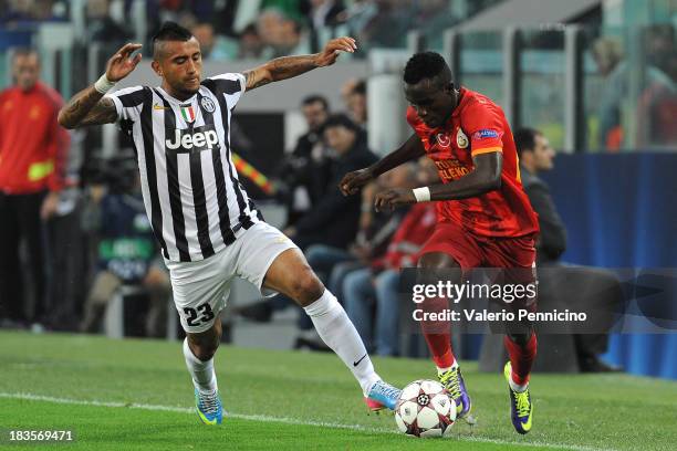Bruma of Galatasaray AS is challenged by Arturo Vidal of Juventus during UEFA Champions League Group B match between Juventus and Galatasaray AS at...