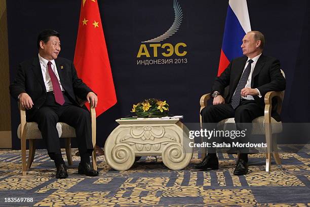 Russian President Vladimir Putin meets with hinese President Xi Jinping at the APEC Leaders Summit on October 7, 2013 in Denpadsar, Bali, Indonesia....