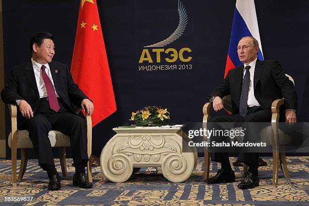 Russian President Vladimir Putin meets with hinese President Xi Jinping at the APEC Leaders Summit on October 7, 2013 in Denpadsar, Bali, Indonesia....