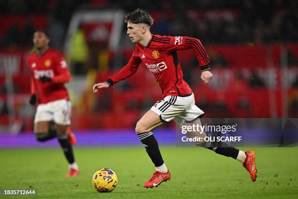 Manchester United's Argentinian midfielder Alejandro Garnacho runs with the ball during the English Premier League football match between Manchester...