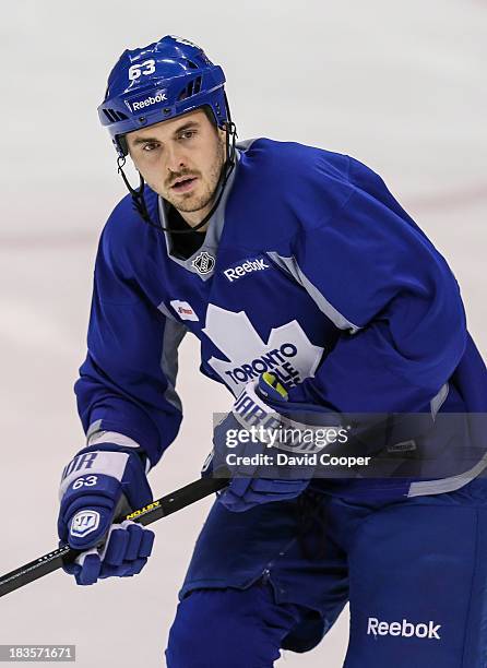 Toronto Maple Leafs center Dave Bolland works out at Practice at the Air Canada Centre in Toronto, October 7, 2013.