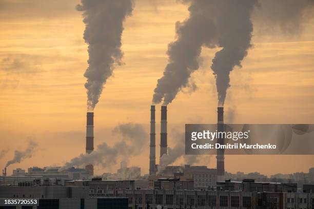 smokestack pipes emitting co2 from coal thermal power plant into atmosphere. industrial landscape. - emitir imagens e fotografias de stock