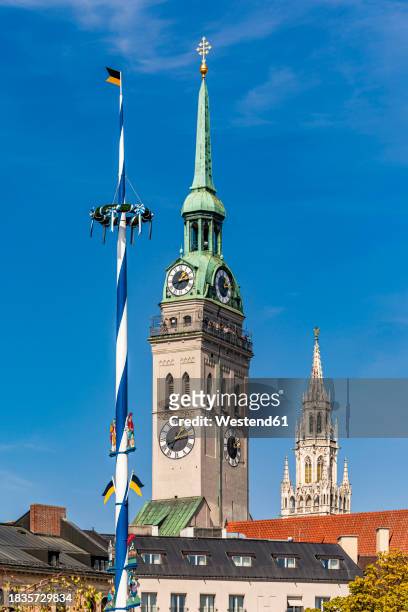 germany, bavaria, munich, maypole in front of st. peters church - maibaum münchen stock-fotos und bilder