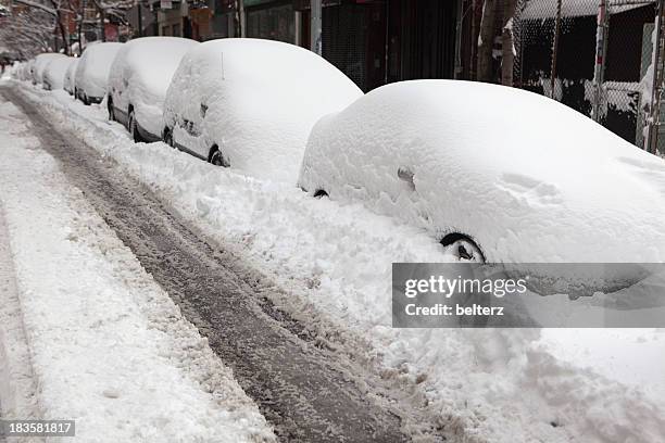 cars and streets covered in snow - deep snow stockfoto's en -beelden