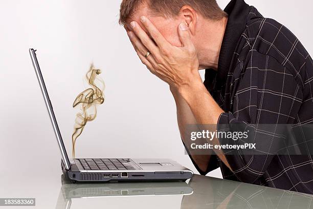 Crashed Computer Photos and Premium High Res Pictures - Getty Images