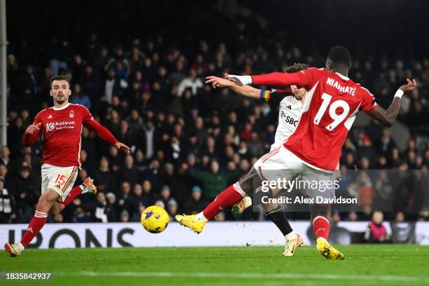 Tom Cairney of Fulham scores his team's fifth goal during the Premier League match between Fulham FC and Nottingham Forest at Craven Cottage on...