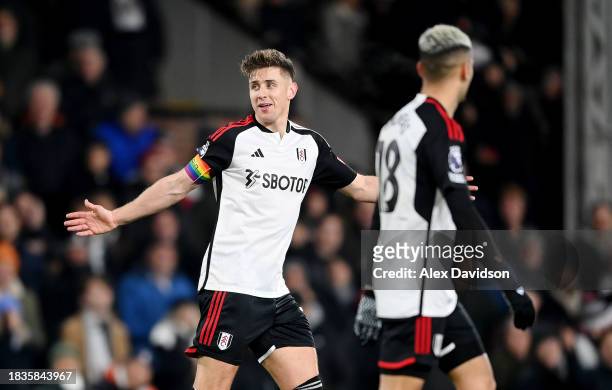 Tom Cairney of Fulham celebrates scoring his team's fifth goal during the Premier League match between Fulham FC and Nottingham Forest at Craven...
