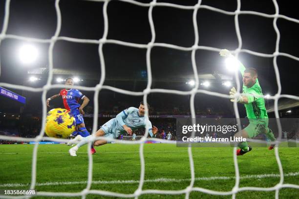 Sam Johnstone of Crystal Palace fails to save the shot of Kieffer Moore of AFC Bournemouth which leads to their second goal during the Premier League...