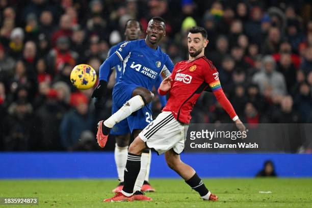 Moises Caicedo of Chelsea and Bruno Fernandes of Manchester United battle for possession during the Premier League match between Manchester United...