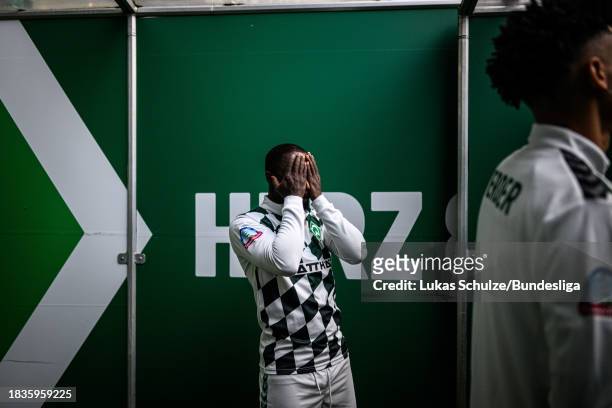 Naby Keita of Bremen arrives for warm up in the tunnel ahead of the Bundesliga match between SV Werder Bremen and FC Augsburg at Wohninvest...