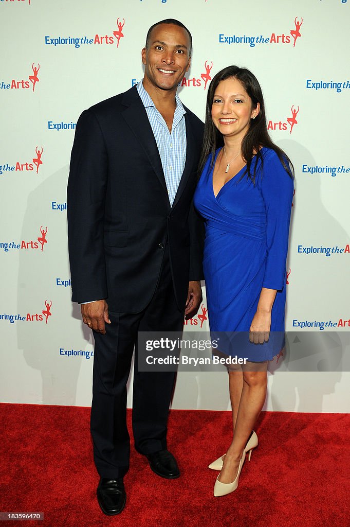 Mike Woods and Ines Rosales attend Tony Bennett and Susan Benedetto's... Photo d'actualité