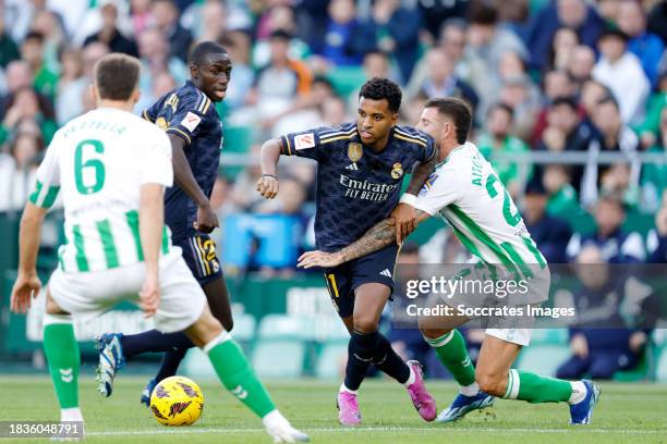 Rodrygo Goes of Real Madrid Aitor Ruibal of Real Betis during the LaLiga EA Sports match between Real Betis Sevilla v Real Madrid at the Benito...
