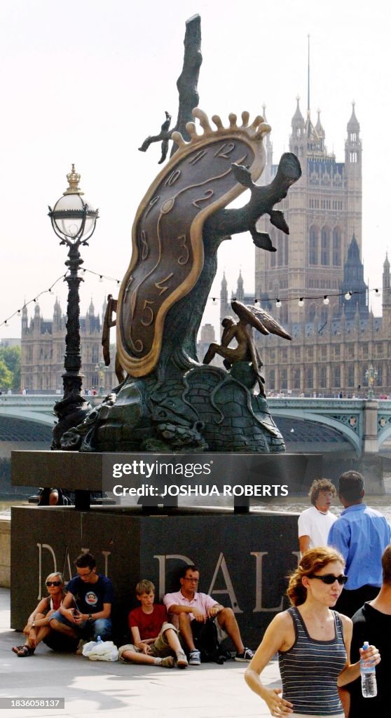 BRITAIN-WEATHER-HEAT