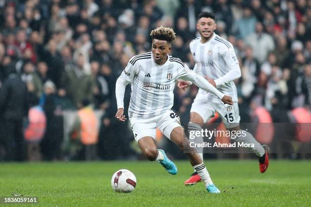 Gedson Fernandes of Besiktas runs with the ball during the Turkish Super League match between Besiktas and Fenerbahce at Besiktas Park Stadium on...