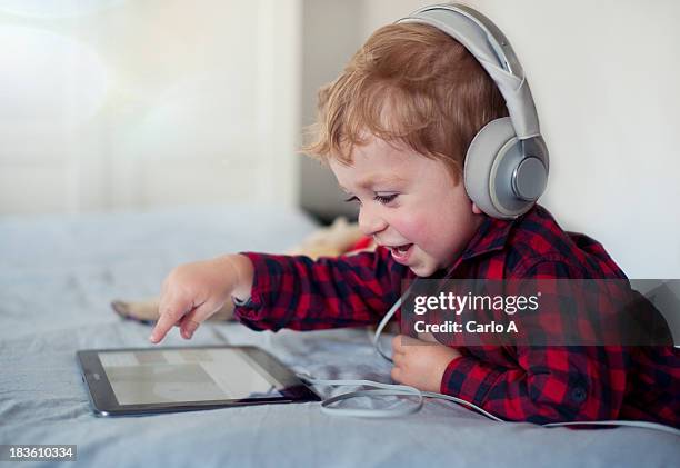 baby with digital tablet - leaning stock pictures, royalty-free photos & images