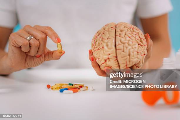 cognitive enhancement supplements, conceptual image - neuroscience photos et images de collection