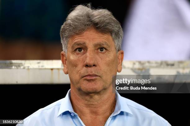 Renato Gaucho, head coach of Gremio looks on during the match between Fluminense and Gremio as part of Brasileirao 2023 at Maracana Stadium on...