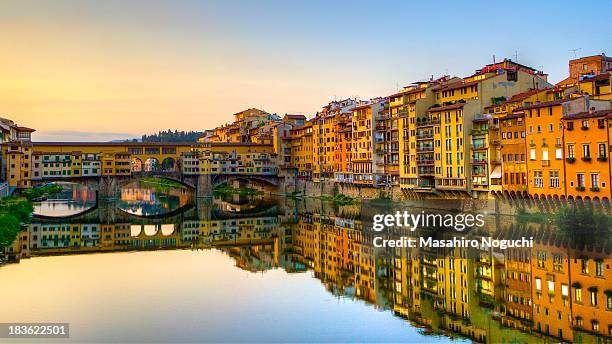 ponte vecchio in early morning - ponte vecchio bildbanksfoton och bilder