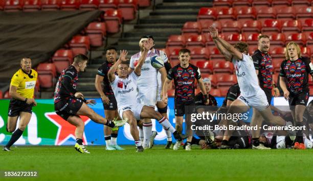 Bristol Bears' Callum Sheedy kicks the match winning drop goal during the Investec European Rugby Champions Cup Pool 1 Round 1 match between Bristol...