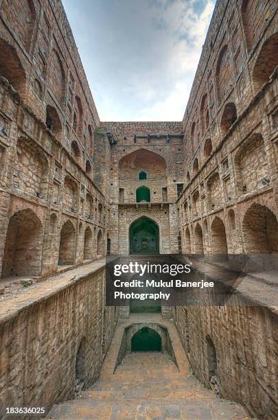 agrasen ki baoli, new delhi - agrasen ki baoli stock pictures, royalty-free photos & images