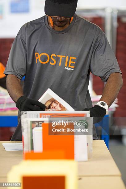 112 Mail Sorting In A Deutsche Post Sorting Office Stock Photos, High ...