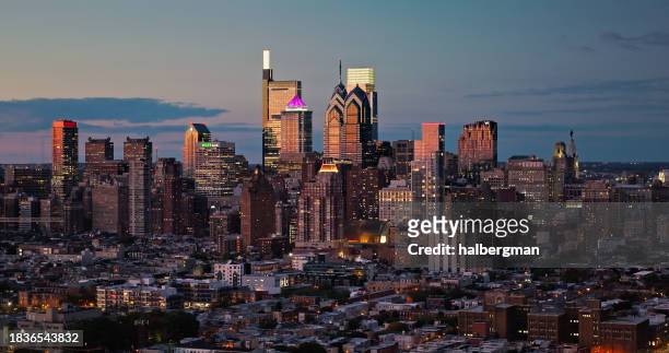 downtown philadelphia during an overcast sunset in fall - aerial shot - pennsylvania skyline stock pictures, royalty-free photos & images