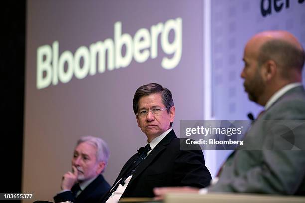 Enrique Quintana, editorial director of El Financiero newspaper, center, listens at the Bloomberg-Mexican Construction Industry Chamber Conference in...